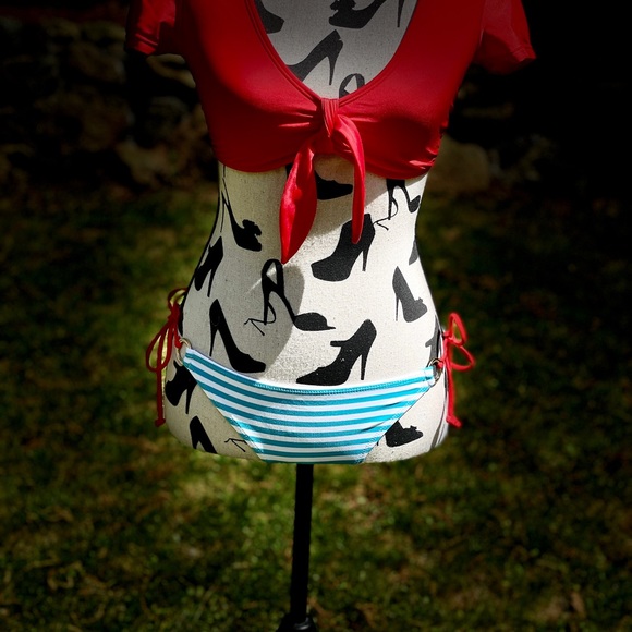 Bathing suit top and bottom target and boxer Joe brand both small. - Picture 10 of 11